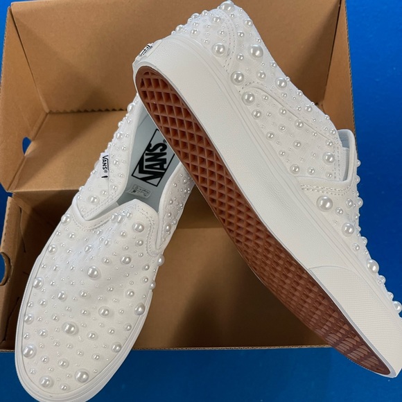 Custom Vans - Picture 1 of 3